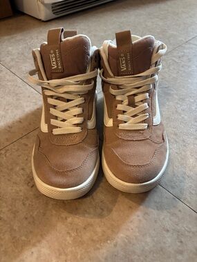 Vans Women’s size 8 Sneakers Range Exp Hi V Suede Sherpa Burro